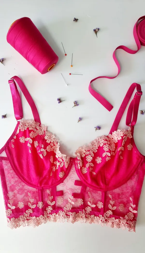 Conjunto de encaje floral · Ejemplo